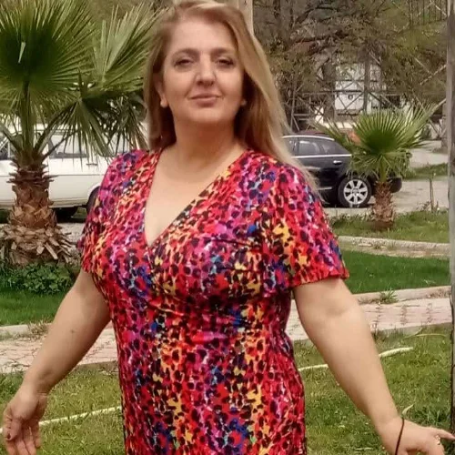 Özlem Ç-