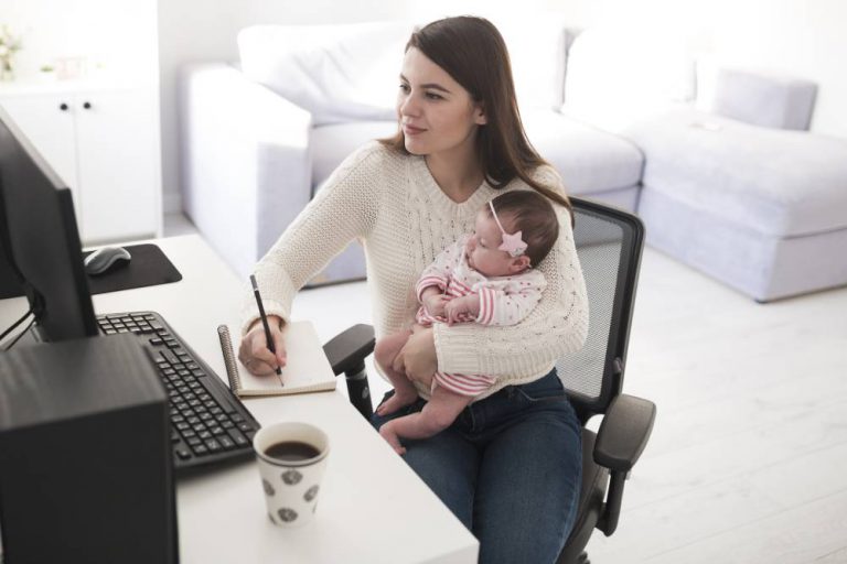 Çalışan Anneye Ayda 1300 TL Bakıcı Desteği