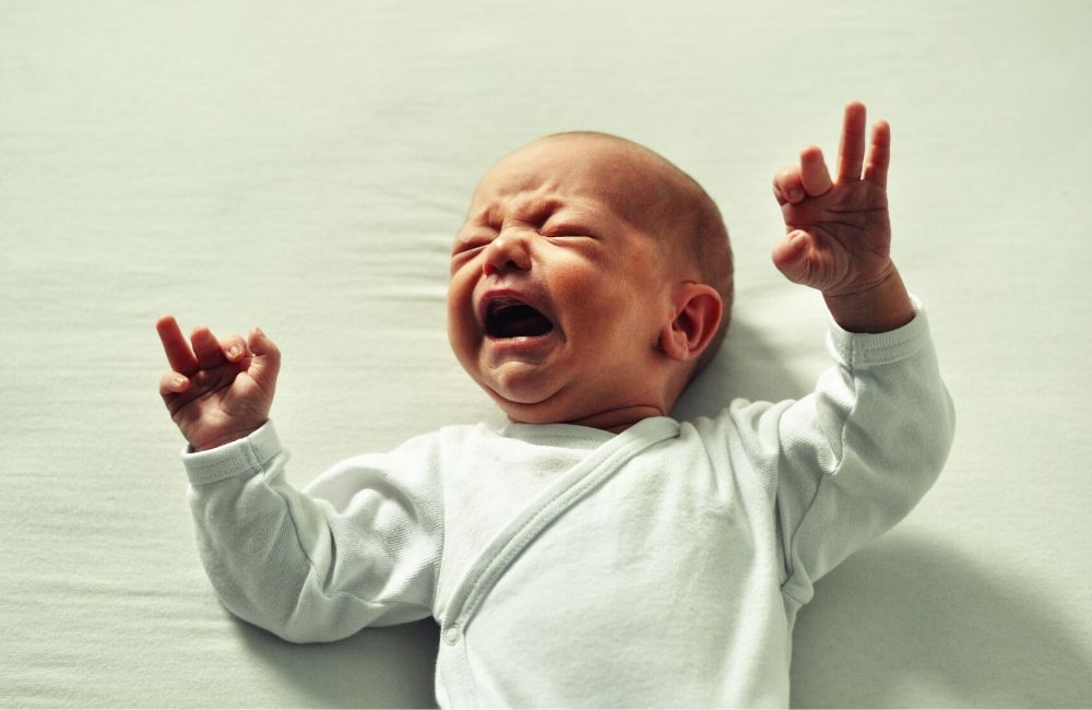 Sağlıklı bir bebeğin ilk 4 aydaki ağlamaları kolik ile bağlantılı olduğunda, korkulacak bir şeyin olmadığı bilinmelidir. 