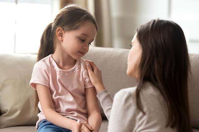 Çocuk Bakıcıları : Çocuğu sizinle sohbet etmeye zorlamayın.