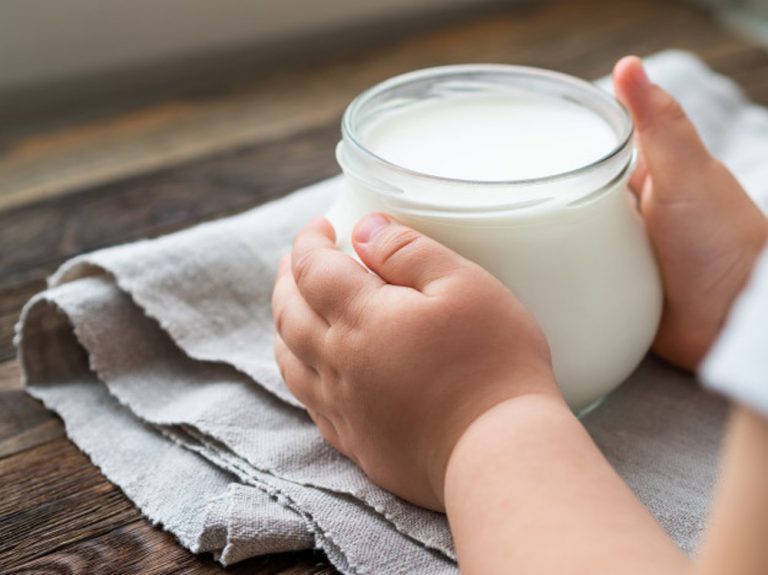 Bebeğinize Evde Mayalanmış Yoğurt Yedirin!