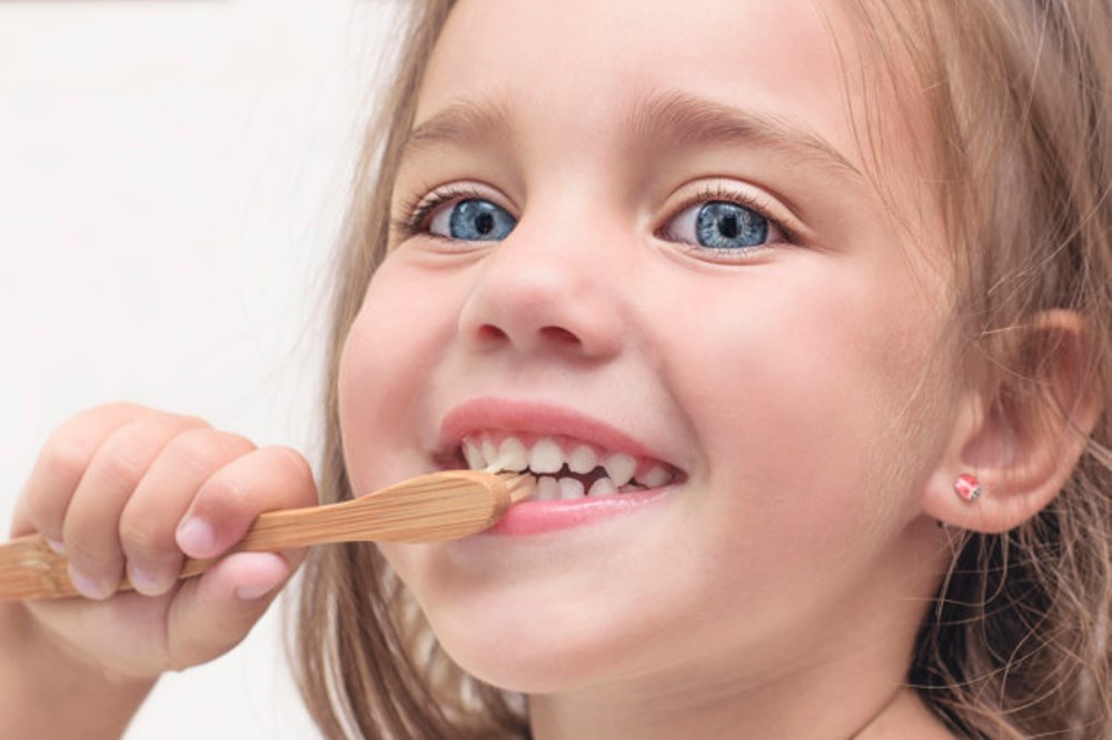 Bebeklerin Dişleri Nasıl Temizlenmelidir?